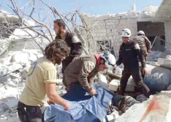 طيران الأسد يستهدف مدارس بإدلب.. وأهال قضوا خلال البحث عن أولادهم