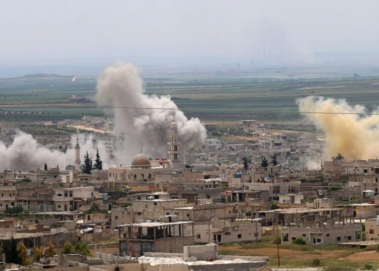 سياسيون ونشطاء سوريون يدينون صمت الضامن التركي والجامعة العربية عن المجزرة الوحشية في إدلب