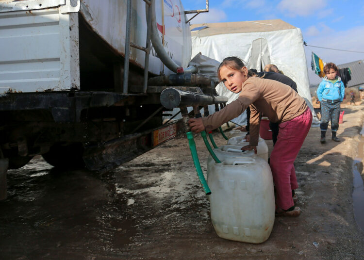 32 قتيلاً و30 ألف نازح خلال محادثات اللجنة الدستورية