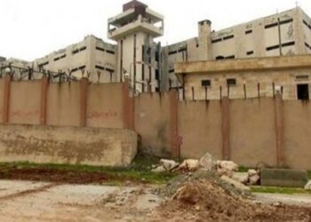 لكل فصيل زنازينه: فوضى سجون ومعتقلات في شمال غرب سوريا