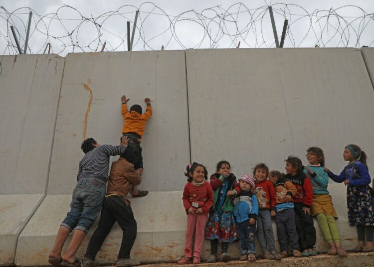 الفرار من إدلب إلى تركيا تهريباً: رحلة موت من أجل الحياة