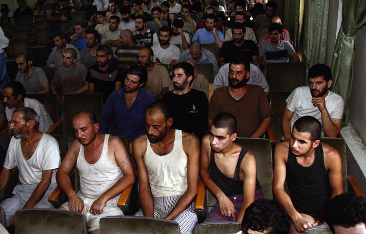 عشرات المعتقلين يرون النور في سوريا.. ماذا عن البقية؟