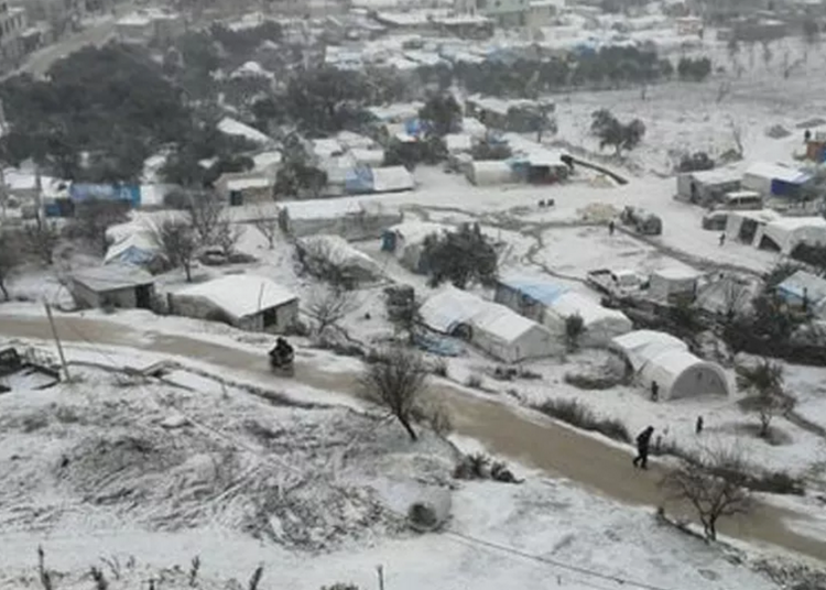 البرد قتل 167 سوريا بينهم 77 طفلا.. ونداء عاجل ﻹغاثة 689 ألفا هجّرهم النظام في الشهر الأخير