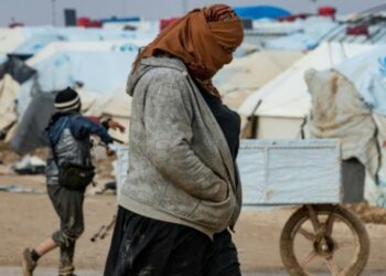 رغبة “قسد” في إفراغ الهول وسجونها من السوريين.. الدوافع والمكاسب