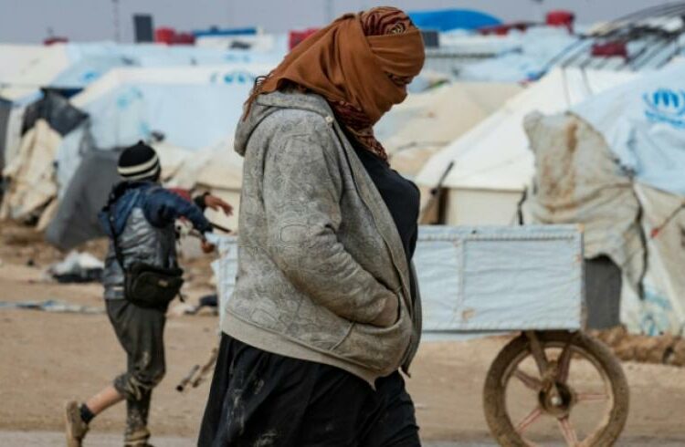 رغبة “قسد” في إفراغ الهول وسجونها من السوريين.. الدوافع والمكاسب