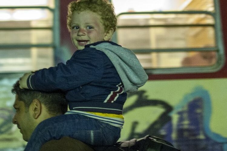 لاجئون سوريون في أوروبا يفضلون الموت على العودة إلى مناطق سيطرة الأسد “الآمنة”