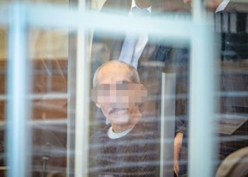 لأول مرة محاكمة ضابطين سوريين في ألمانيا بعد اتهامهما بارتكاب جرائم حرب