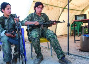 منظمات حقوقية: كل أطراف النزاع بسوريا متورطة في تجنيد الأطفال