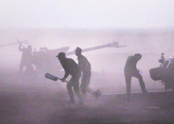 قوات النظام تتقدم مدعومة بالضربات الروسية.. واتهام لموسكو باستخدام القنابل العنقودية