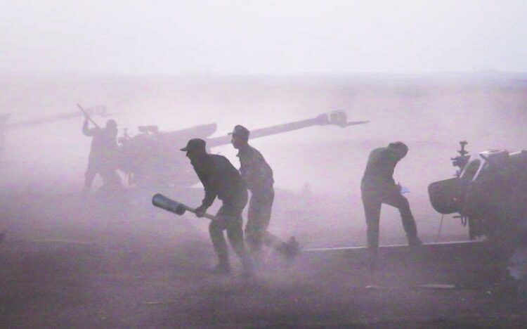 قوات النظام تتقدم مدعومة بالضربات الروسية.. واتهام لموسكو باستخدام القنابل العنقودية