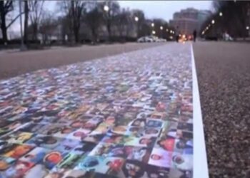 صور 50 ألفا من ضحايا الأسد في أكبر لوحة أمام البيت الأبيض