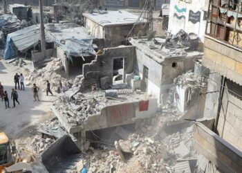 محذّرا من مذبحة في حلب.. تقرير حقوقي يوثق مقتل 361 مدنيا خلال 25 يوما بنيران النظام والروس