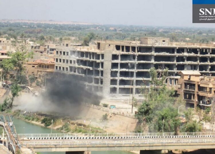 قصف الجسور يقطع أوصال دير الزور السورية