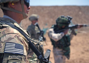 التحالف والروس.. انتهاكات تعطّل القانون الإنساني وتعزز المظلومية في سوريا