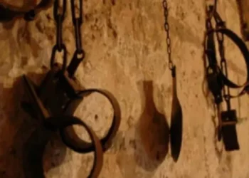 معتقلو سوريا.. مصير مجهول وأهالٍ يدفعون أموالاً طائلة