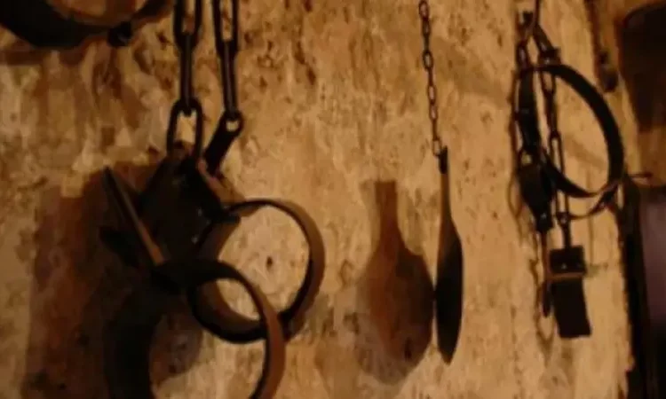 معتقلو سوريا.. مصير مجهول وأهالٍ يدفعون أموالاً طائلة