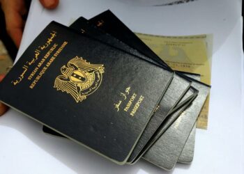 الأسد يمول حربه ضد السوريين برسوم جوازات السفر