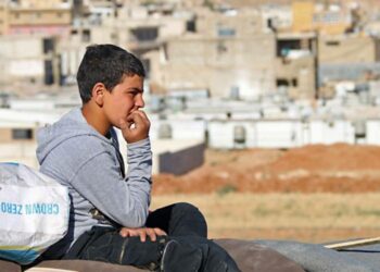 على اللاجئين السوريين عدم العودة مطلقا.. “الشبكة السورية” تؤكد أن النظام يشكل تهديدا عنيفا بربريا