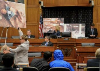 خطوتان قبل تحول مشروع قانون قيصر إلى قانون نافذ