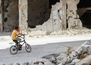 “تحت التعذيب والقصف.. طريقان للموت في سوريا “