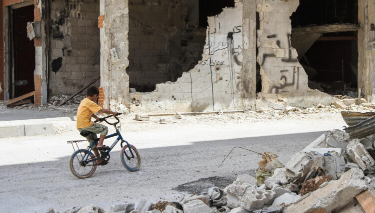 “تحت التعذيب والقصف.. طريقان للموت في سوريا “