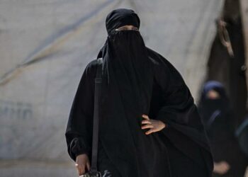 تفكيك مخيّم الهول في سورية… التصريحات أسهل من التنفيذ