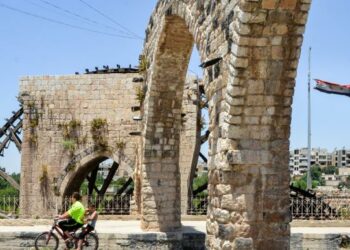 تفاصيل جريمة تعذيب طفلة سورية على يد والدها وزوجته في حماة