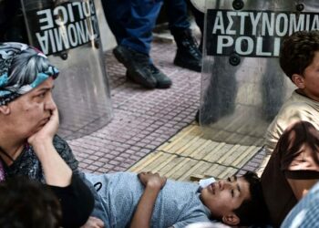 ترحيل اللاجئين السوريين من بعض الدول الأوروبية «ورقة سياسية للأحزاب المتشددة ومخالفة قانونية»