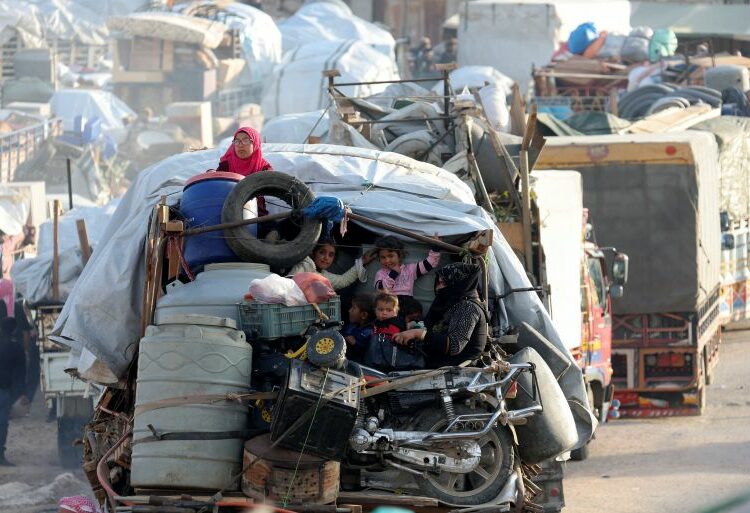 المعتقلات أو المنازل المدمرة.. إلى أين يعود السوريون المرحلون من لبنان؟