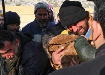 منظمة توثق عدد ضحايا الزلزال من السوريين في تركيا وشمال غربي سوريا