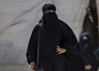 تفكيك مخيّم الهول في سورية… التصريحات أسهل من التنفيذ