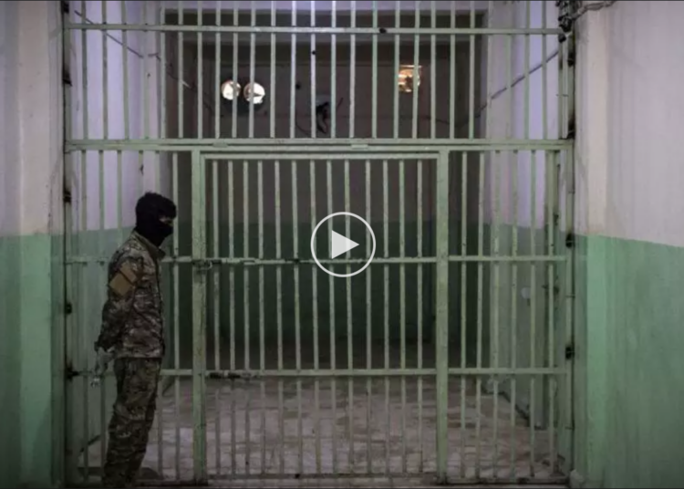 خطف وإخفاء قسري واعتقالات تعسفية.. رعب يلاحق السوريين في وطنهم