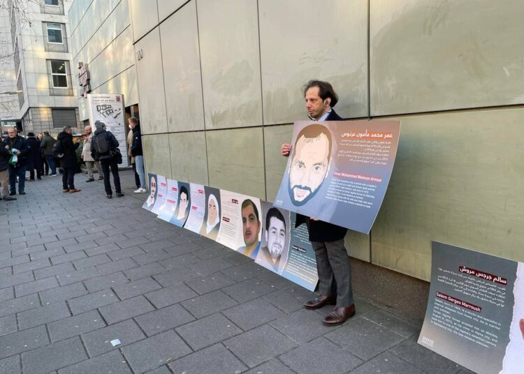 ألمانيا.. حقوقيون يلفتون الأنظار لمعتقلين في سجون الأسد