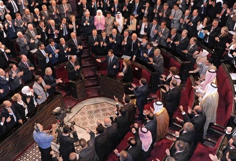 متجاهلا من قضى في سجونه.. النظام يقر قانونا لمناهضة “جرائم التعذيب”