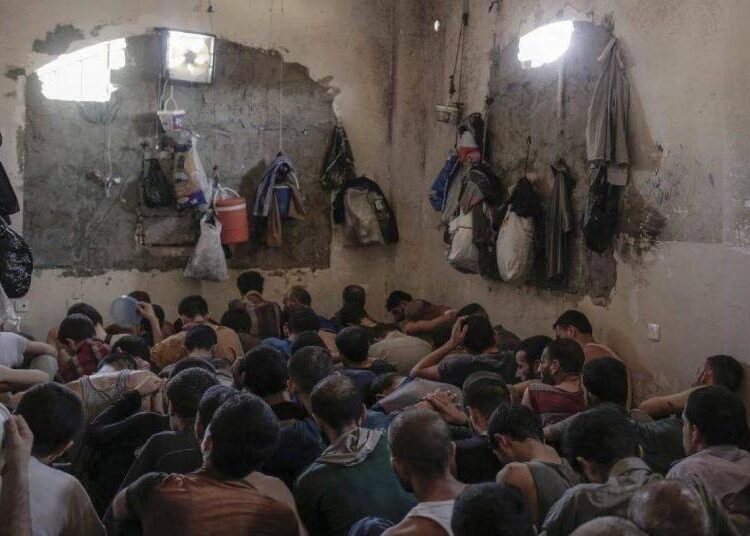 شهادة مروعة لمعتقل خرج من سجن “صيدنايا”