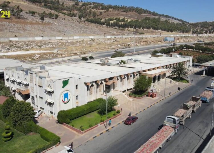 موسكو تهدد الشمال السوري مجددا.. ومحلل سياسي يوضح أهدافها