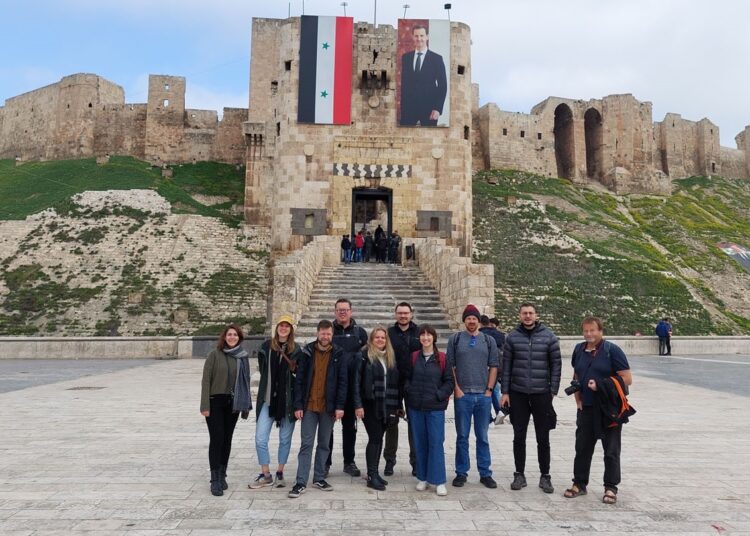 السياحة المظلمة: كيف يروّج النظام لسوريا على أنقاض الدمار؟