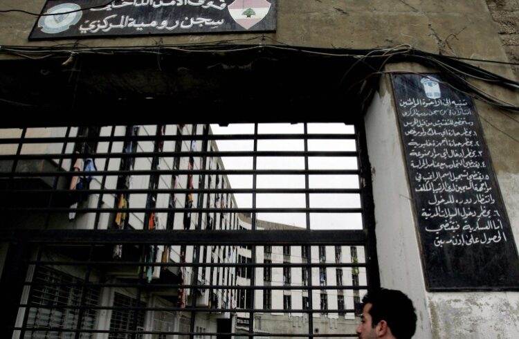 الأمن العام اللبناني يعتزم ترحيل عدد من المعتقلين السوريين