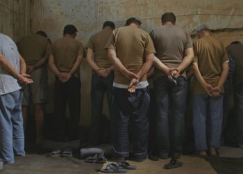 المحاكم الصورية في سوريا: أداة لقمع المعارضين وشرعنة التعذيب