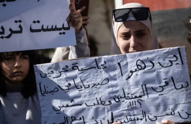 فضل عبد الغني: تشكيل هيئات العدالة الانتقالية في سوريا بمرسوم يقوّض استقلاليتها