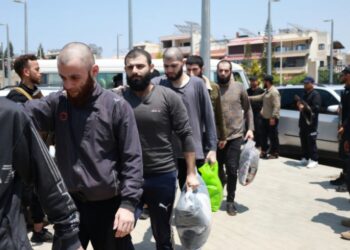 فضل عبد الغني: الإفراج عن ضباط سابقين دون محاكمة يقوّض الثقة بالعدالة