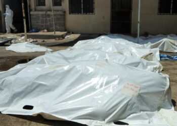 “الشبكة السورية”: دفن جثث مستشفى السويداء دون توثيق يهدد بطمس الأدلة وإخفاء هوية القتلة