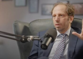 عبد الغني: الهيئة الانتقالية ليست المخوّلة بالتواصل مع الإنتربول للقبض على الأسد