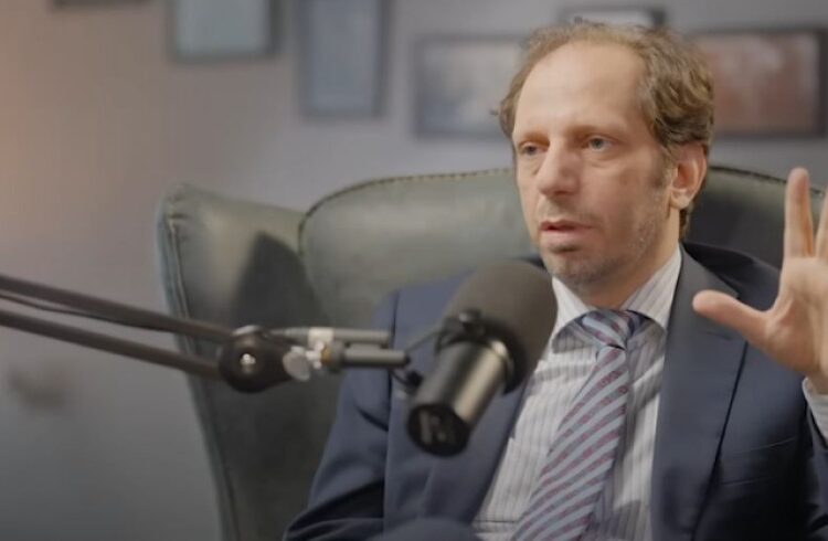 عبد الغني: الهيئة الانتقالية ليست المخوّلة بالتواصل مع الإنتربول للقبض على الأسد