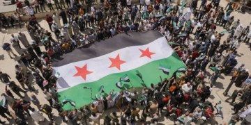 العلم.. الرمز الوطني الأسمى لتجسيد الهوية الوطنية في البروتوكولات والدبلوماسية