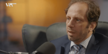 عبد الغني: إصلاح مؤسسات الدولة السورية يبدأ بإبعاد المتورطين في الانتهاكات