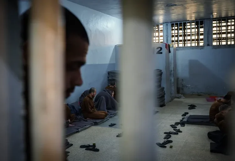 القمع داخل المخابرات السورية.. نموذج “الفرع 300”