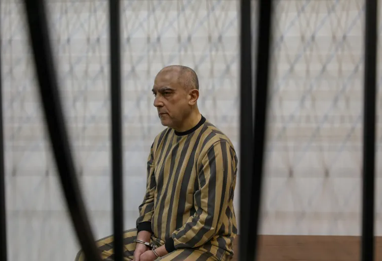 حاكمنا الأسد الأصغر فمتى يقع الأسد الأكبر؟