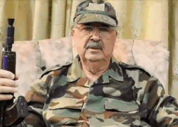 من معارض للنظام إلى حليف لإيران.. عودة نواف البشير لدير الزور تشعل غضب السوريين