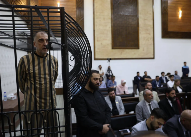 عاطف نجيب ينكر مجدداً الاتهامات بعد مواجهة مع ضحاياه
